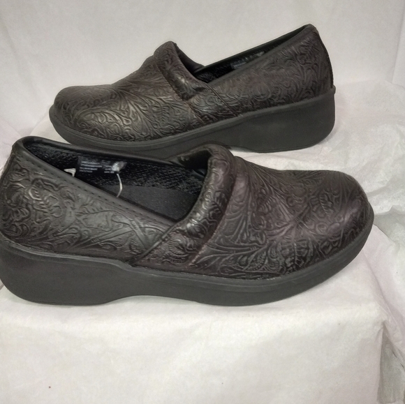 !💜Faded Glory Shoes Mules Brown Faux Leather Tooled Etchings Slip-On   Siz… - Picture 1 of 7
